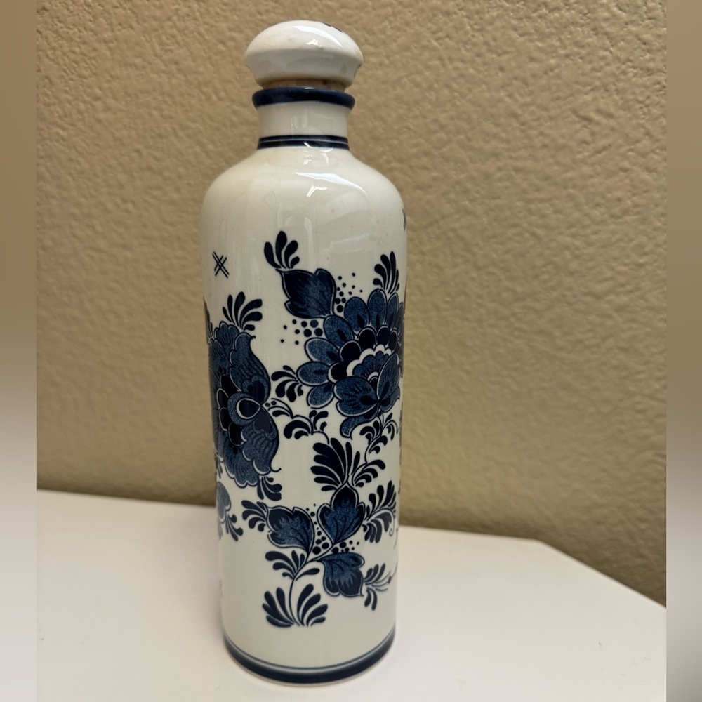 BOLS DELFT BLUE Hand-painted Ceramic Decanter-Made in Holland #27.D.F_D6903G